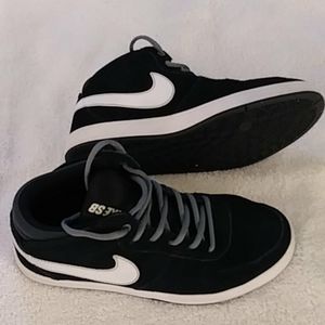 Womens Nike Mid High Top